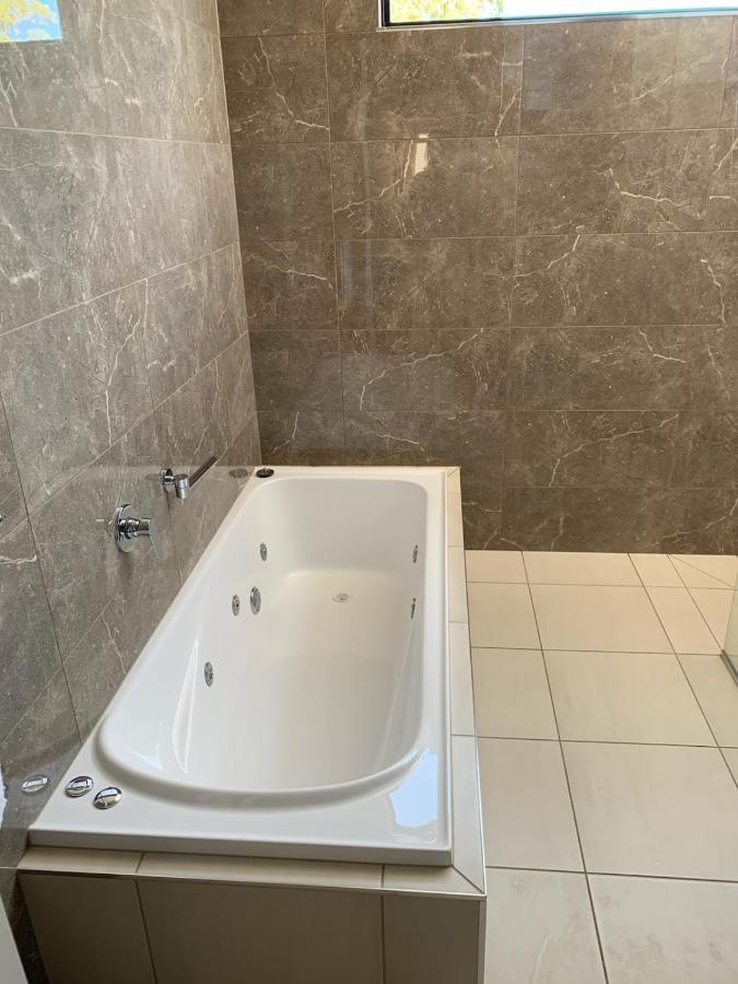 Captains Cove 1St Floor Spa Luxury Apartments - Free Netflix Paynesville Buitenkant foto