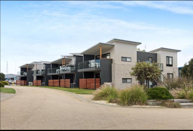 Captains Cove 1St Floor Spa Luxury Apartments - Free Netflix Paynesville Buitenkant foto